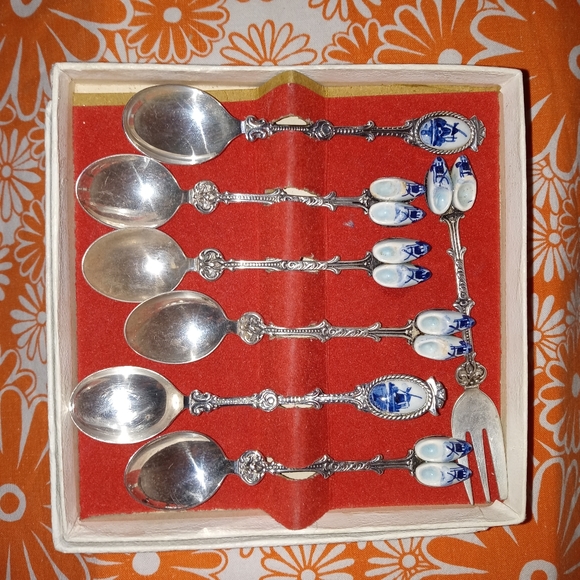 Delft Trinkets and Silver plate Spoons mini shoes - Picture 2 of 6